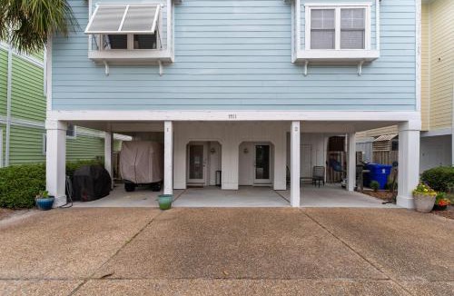 Wilmington Beach Villa | Steps to the Sand in Carolina Beach Sleeps 10 Villa