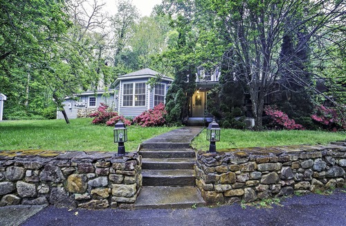 Avery Creek House | Stone Cottage - Peaceful wrap around porch