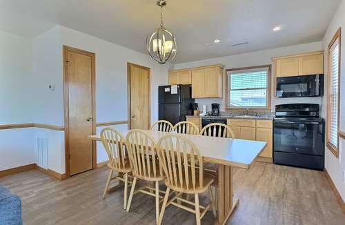 Buxton Cottage | Storm Cottage- Short Walk to Beach- Community Pool & Spa