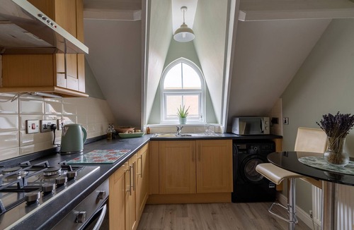 West Cliff Apartment | Stowaways Loft