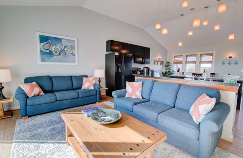 Hatteras Condo | Stowe Retreat of Hatteras, Pool Access, Pet Friendly, Above Shopping Plaza!
