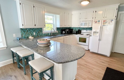 Ocracoke House | Stranded On Purpose "Bluebird Day Too": Spacious dog friendly with a pool table