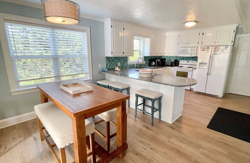 Ocracoke House | Stranded On Purpose "Bluebird Day Too": Spacious dog friendly with a pool table