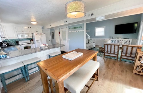 Ocracoke House | Stranded On Purpose "Bluebird Day Too": Spacious dog friendly with a pool table