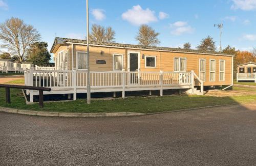 Caister-on-Sea House | Stuart's Coastal Retreat