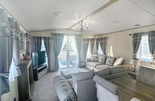 Caister-on-Sea House | Stuart's Coastal Retreat
