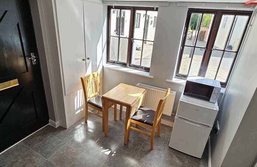Mynydd Isa Apartment | Studio Double Bed Kitchen Free Wi-Fi TV Pet-Friendly
