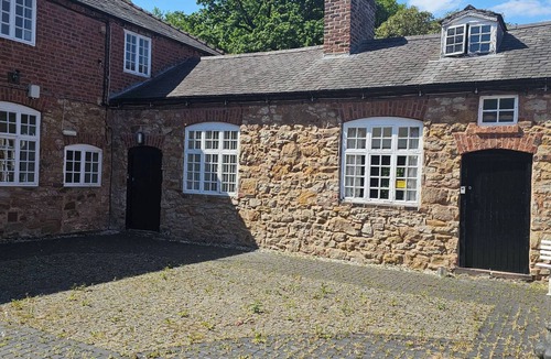 Mynydd Isa Apartment | Studio Double Bed Kitchen Free Wi-Fi TV Pet-Friendly