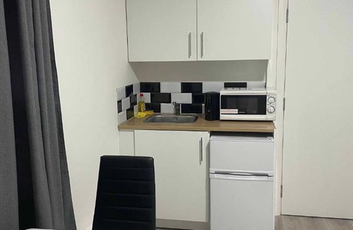 Tottenham Green Apartment | Studio flat private bathroom wc and kitchenette