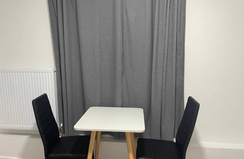 Tottenham Green Apartment | Studio flat private bathroom wc and kitchenette
