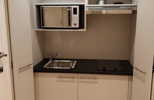 St. Margarets and North Twickenham Apartment | Studio flat with own entrance and off road parking!