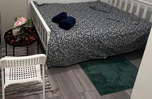 Acton Apartment | Studio - Sleeps 2 - Acton Park & Stn Close