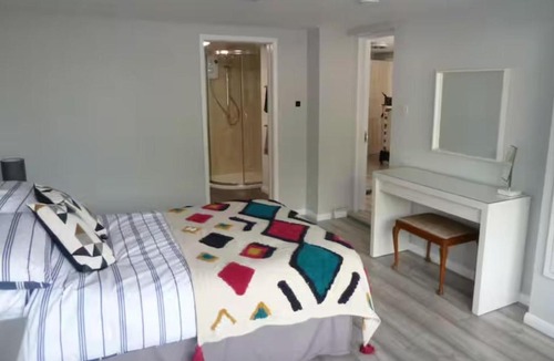 Felpham Apartment | Studio Sleeps 2 - Pets Welcome - Enclosed Garden