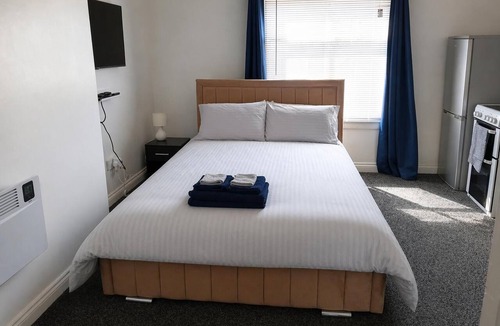 Oldbury Apartment | Studio Sleeps 2 With Parking