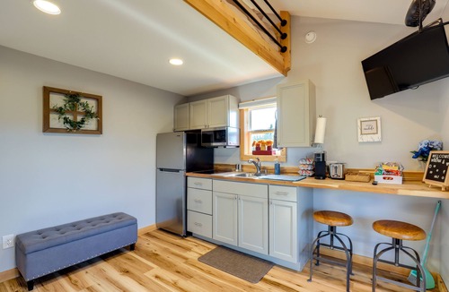 Marshall Apartment | Studio w/Loft, Hot Tub & Views in Marshall!