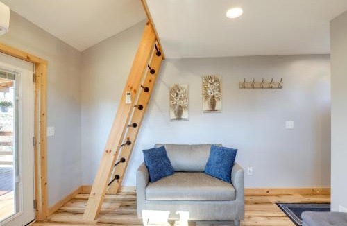 Marshall Apartment | Studio with Loft, Hot Tub and Views in Marshall!