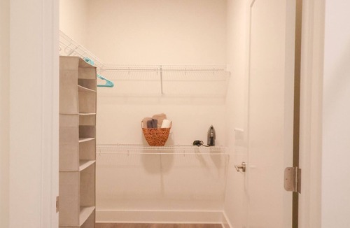 Charlotte Apartment | STUNNING 1BR with (EV) Charging Stations
