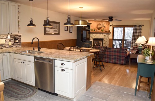 Sugar Mountain Condo | Stunning 2B Condo w/Private Trail to Slopes!