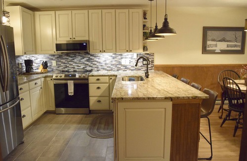 Sugar Mountain Condo | Stunning 2B Condo w/Private Trail to Slopes!