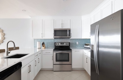 Pine Knoll Shores Condo | Stunning 2BDR Oceanfront Condo in Peaceful Pine Knoll Shores