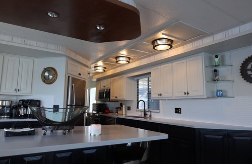 Steele Creek Boat Rental | Stunning 3-bedroom house boat in Charlotte with optional cruises available.