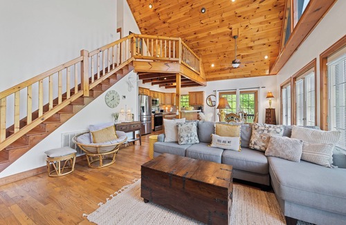 Waynesville Cabin | Stunning 3 Bedroom 2.5 Bath 2 Story A Frame Cabin, Paved Access, Views, WIFI