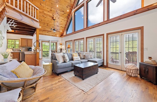 Waynesville Cabin | Stunning 3 Bedroom 2.5 Bath 2 Story A Frame Cabin, Paved Access, Views, WIFI