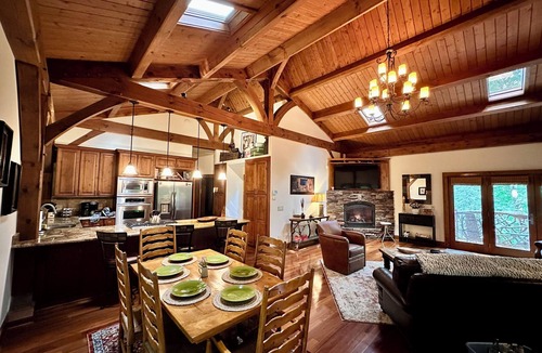 Waynesville Cabin | Stunning 3-bedroom private mountain retreat nestled in the Smoky Mountains