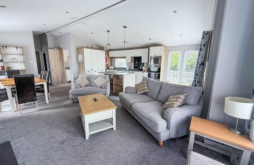 Hopton Cabin | Stunning 4 berth lodge with decking at Breydon Water in Norfolk ref 10094B