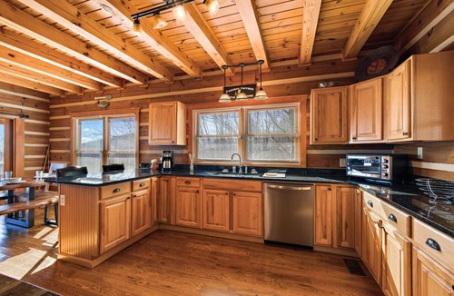 Seven Devils Cabin | Stunning Cabin Overlooking the Blue Ridge Mountains