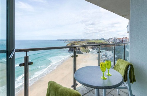 Newquay City Centre Apartment | Stunning cliff top apartment with breathtaking "WOW" sea views overlooking beach