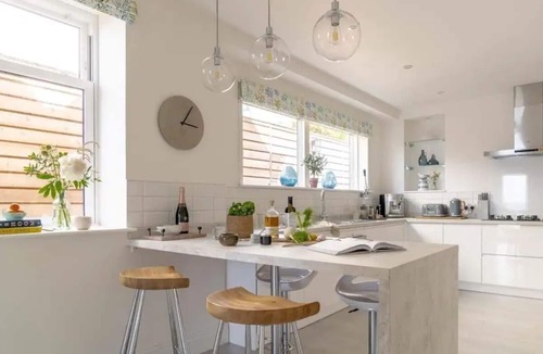 Newquay City Centre House | Stunning clifftop 5 bedroom luxury house with outstanding ocean views