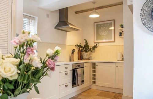 Warkworth Cottage | Stunning courtyard cottage set back from the River Coquet. With castle views.