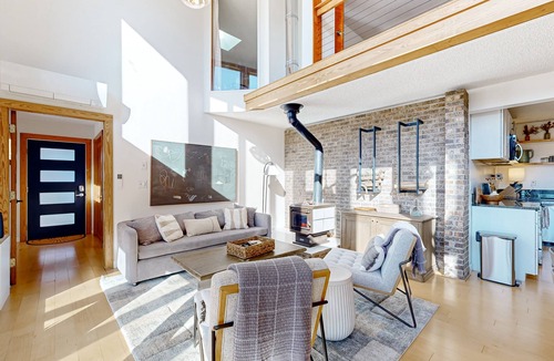 Alexander House | Stunning Dog-friendly Mountain Retreat with 4 BR and views