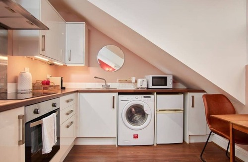 Newcastle-upon-Tyne Condo | Stunning Gem of Newcastle