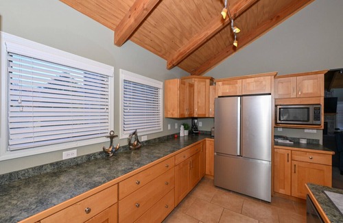 Ashtabula House | Stunning Geneva/Ashtabula Lakefront views