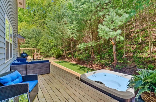 Swannanoa House | Stunning Home 2 Hot Tubs/Firepit/mins to AVL & BM