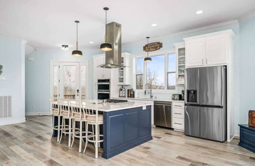 Smithville House | Stunning Lakefront Home w/Deck & Game Room