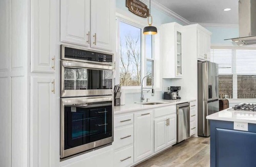 Smithville House | Stunning Lakefront Home w/Deck & Game Room