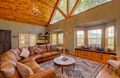 Murphy Cabin | STUNNING Mountain VIEW Lodge for 14!