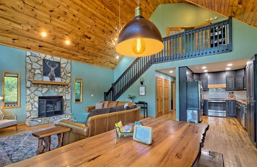 Murphy Cabin | STUNNING Mountain VIEW Lodge for 14!
