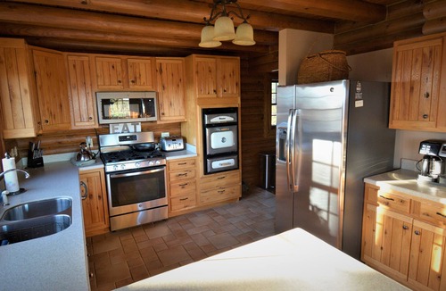Saluda House | Stunning Mountain Views on 8 Acres with Hot Tub, sleeps 10