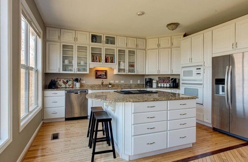 Swannanoa House | Stunning Mtn Home Minutes to Downtown Asheville Spacious Fireplace Family Games