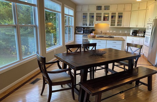 Swannanoa House | Stunning Mtn Home Minutes to Downtown Asheville Spacious Fireplace Family Games