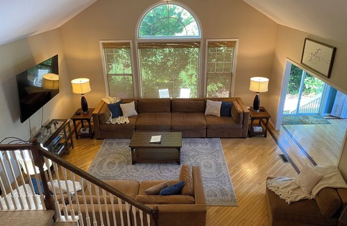 Swannanoa House | Stunning Mtn Home Minutes to Downtown Asheville Spacious Fireplace Family Games