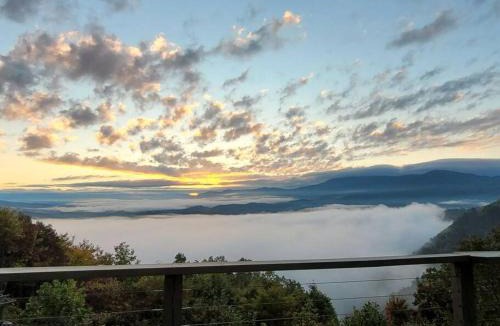 Bryson City House | Stunning mtn. views! 4br with all the amenities! - VISTA VIBES-