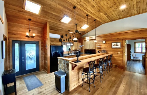 Bryson City Cabin | Stunning Mtn Views/Private/Sparkling Hot Tub/WI-FI