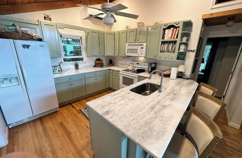 Highlands House | Stunning panoramic mountain views-close to town!
