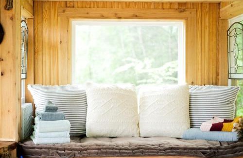 Canton House | Stunning Pet-Friendly Treehouse for Relaxing Glamping Retreats in North Carolina