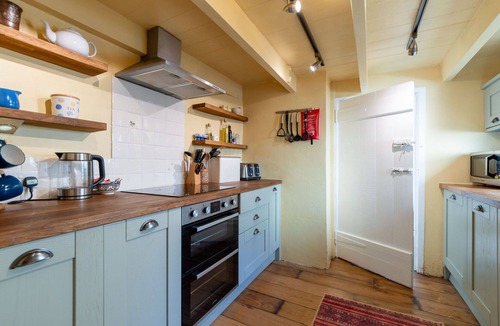 Gorran Haven House | Stunning private villa for 6 guests with WIFI, TV, patio and pets allowed